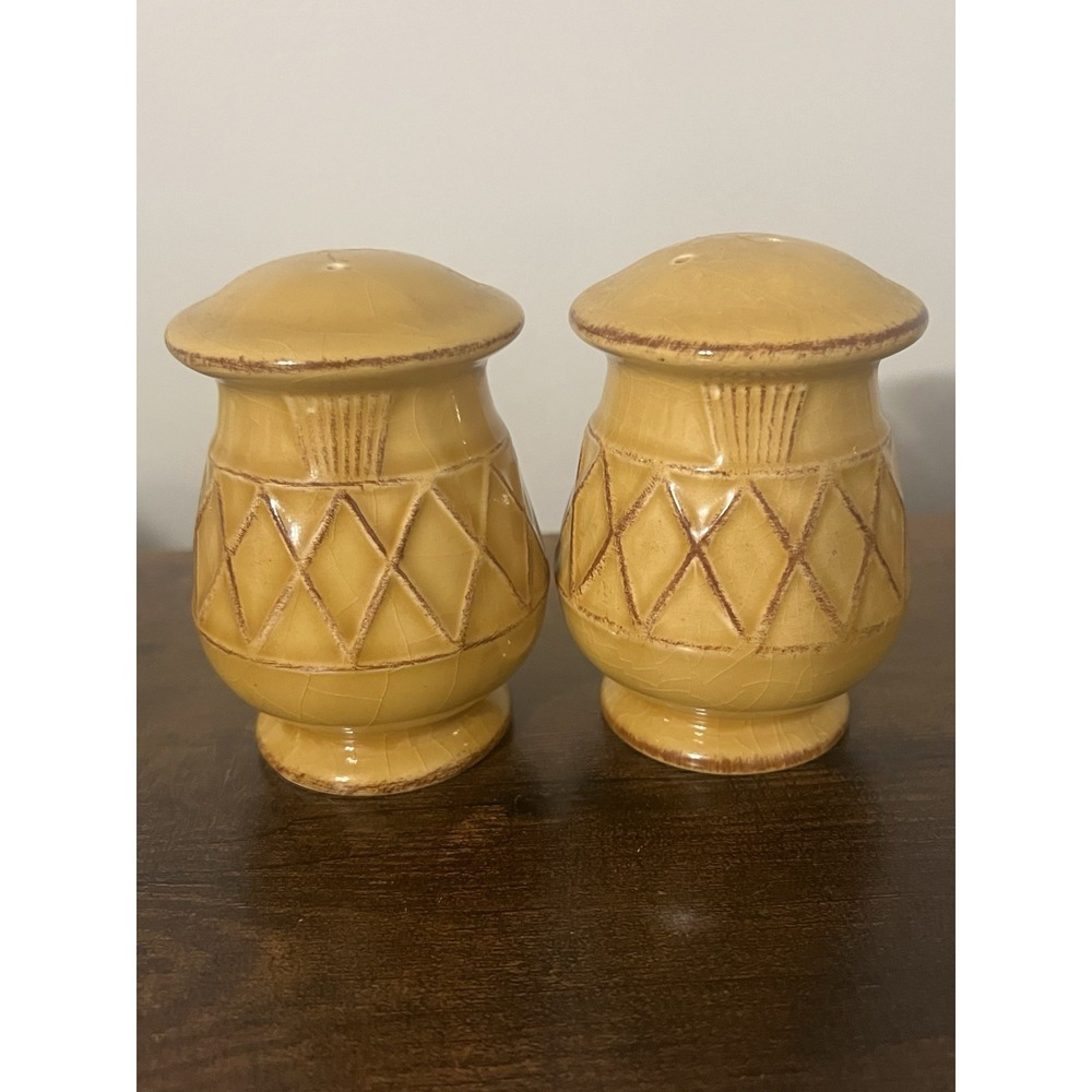 Brylane Home Yellow Ceramic Salt Pepper Shakers Crackle‎ Glaze Farmhouse
